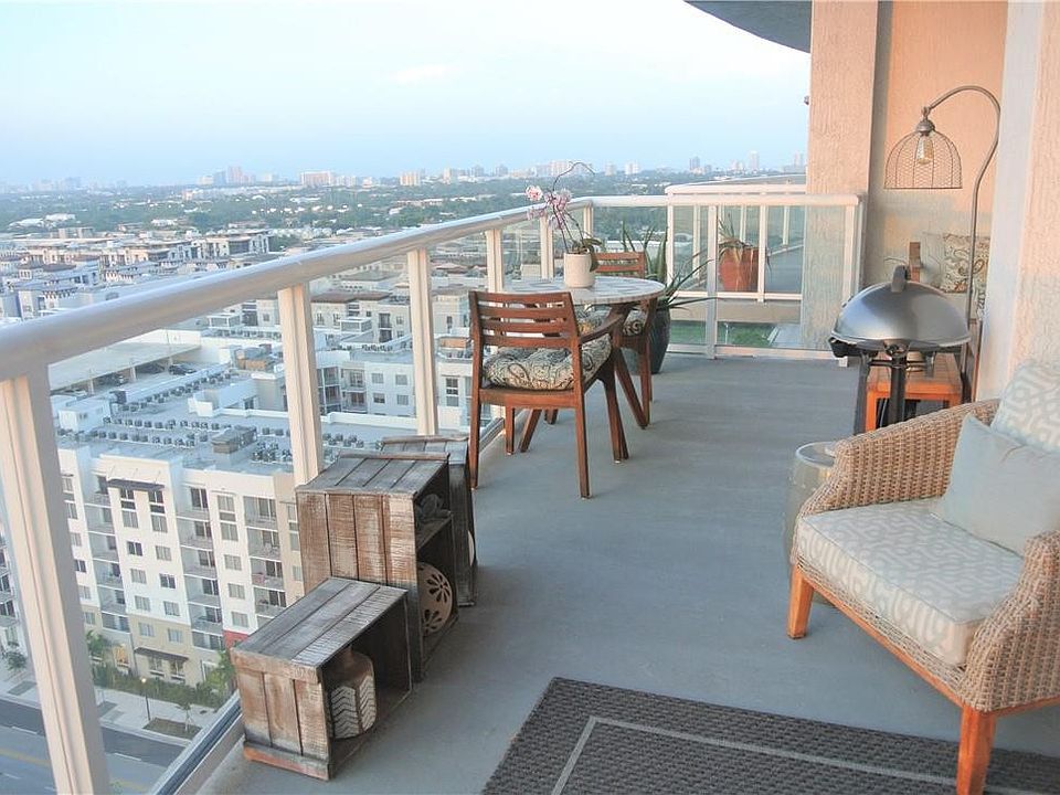1st image of 315 NE 3rd Avenue #1609