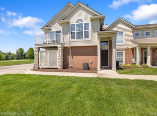 52068 Naugatuck Dr #90, Macomb, MI 48042