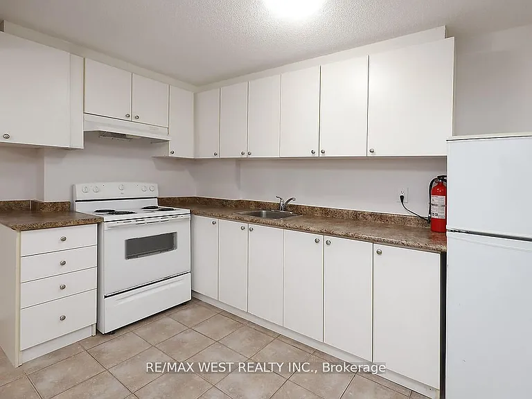 5453 Festival Dr #BASEMENT — Photo 4
