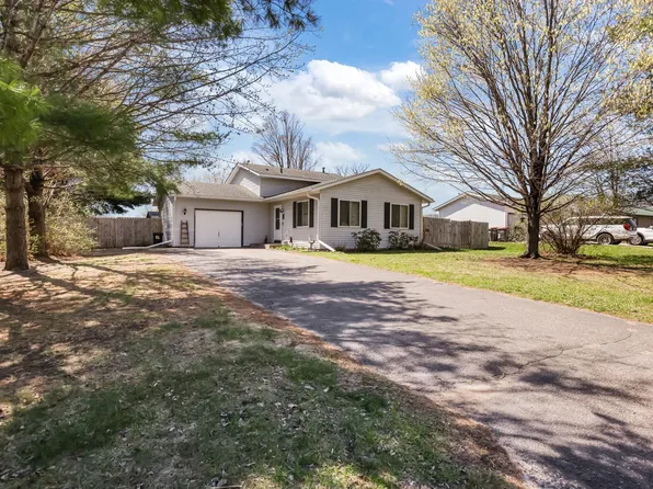 505 Nina St SW, Isanti, MN 55040