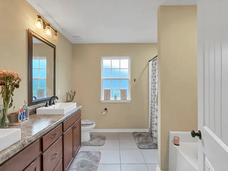 220 Wainwright Dr — Photo 41