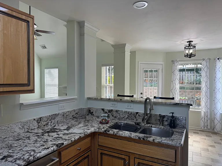 136 Madelia Pl — Photo 12
