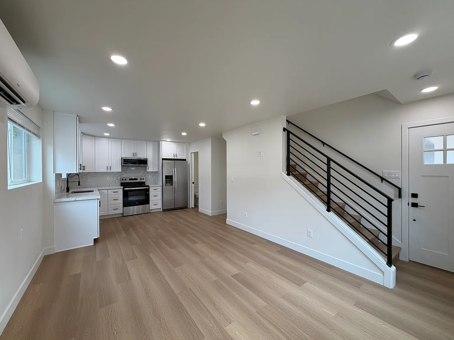 3 bed, 2.5 bath, 1089 sqft, $3,500 — Photo 2