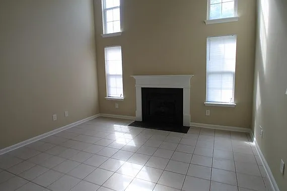 1425 Autumn Creek Ct — Photo 2