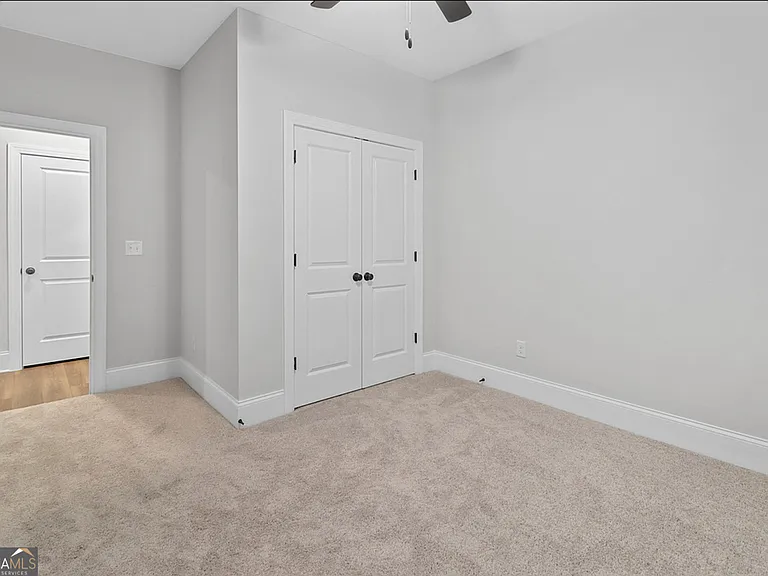 127 Vivian Ln — Photo 10