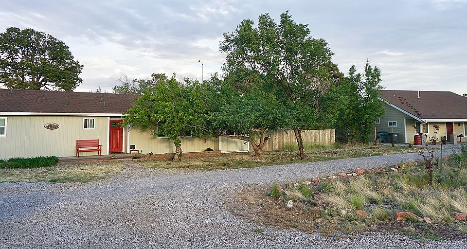 Rambler-style homes (2)