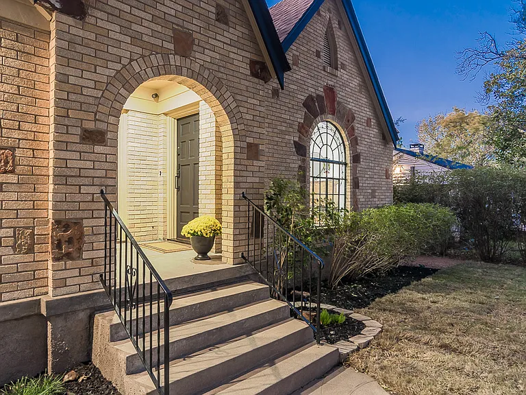 1835 Cedar Crest Blvd — Photo 31