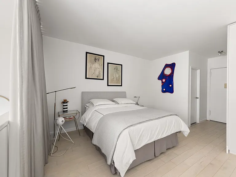 32 E 76th St #1403 — Photo 8