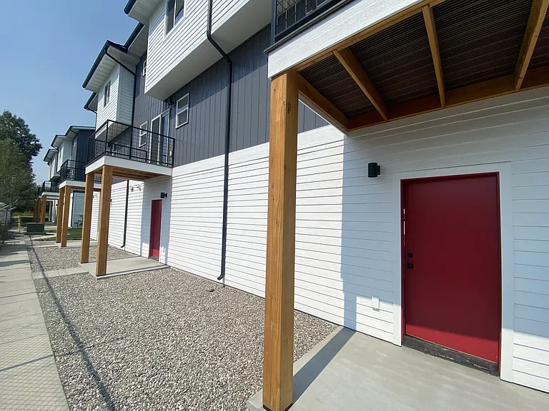 2979 Fen Way #B — Photo 3