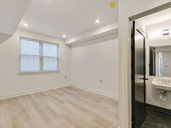 3rd image of 3045-51 Richmond St #202