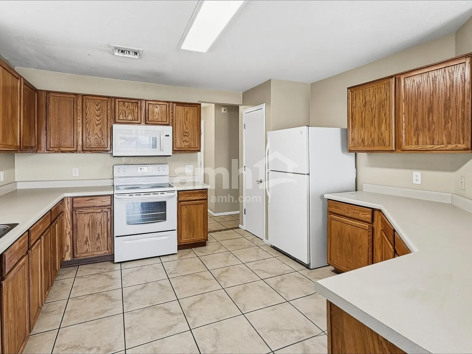 3 bed, 2.5 bath, 2250 sqft, $1,955 — Photo 3
