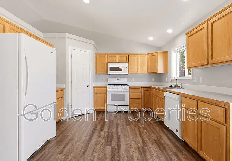 10654 N Seaside St — Photo 13