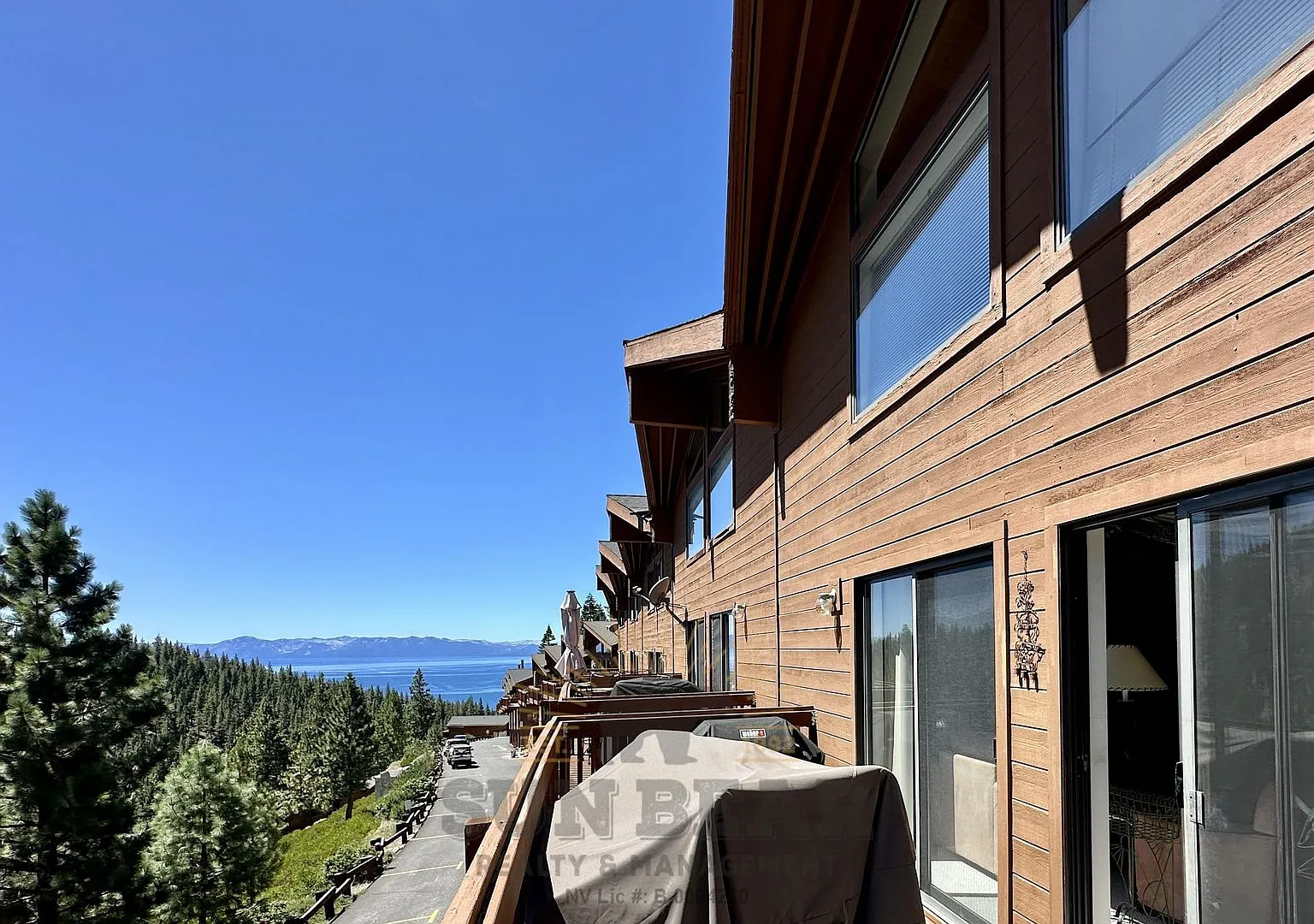 Cozy 2 Bedroom with side lake and Diamond Peak views! - Lease Pending — Photo 1
