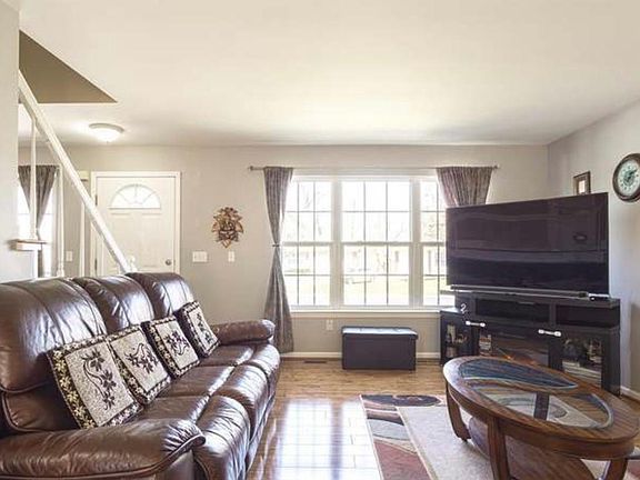 5th image of 416 Kendall Ln
