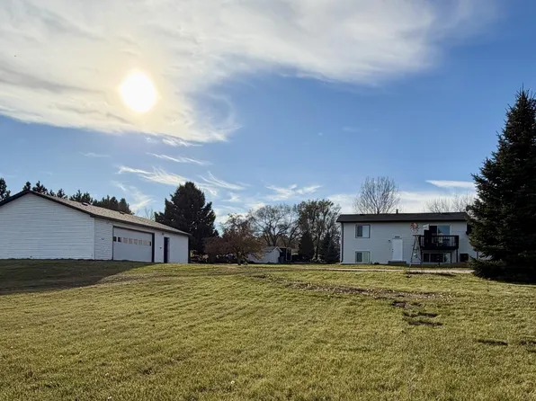 2120 Coulee Dr N, Mandan, ND 58554