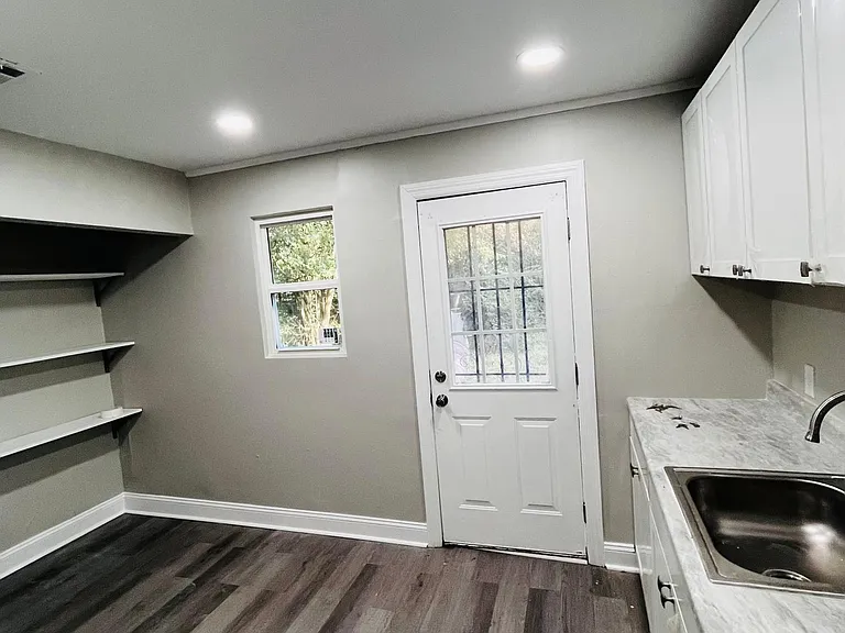 3946 Saint Charles Pl — Photo 7