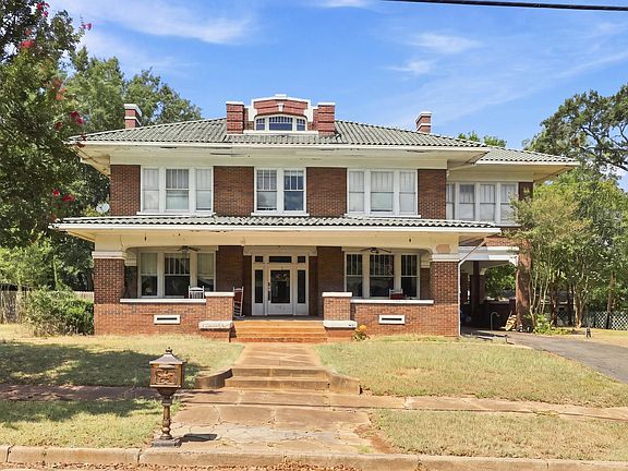 3rd image of 703 W Rusk St