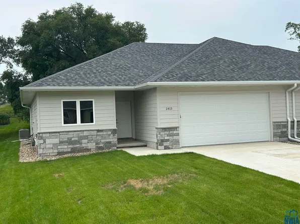 2413 Hinrich Ct, Sioux City, IA 51103