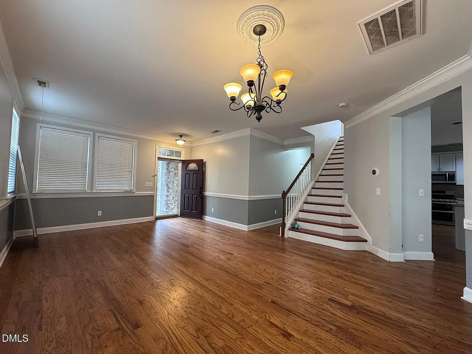 4 bed, 3.5 bath, 2900 sqft, $2,900 — Photo 3