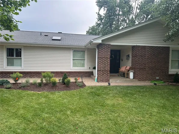 8 Sunnybrae Ct, Ballwin, MO 63011
