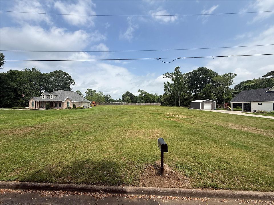 1st image of 1615 Holly Ave