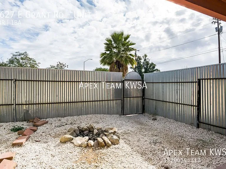 2627 E Grant Rd #1 — Photo 28