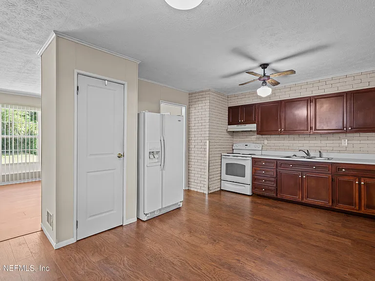 253 Cowry Rd — Photo 10