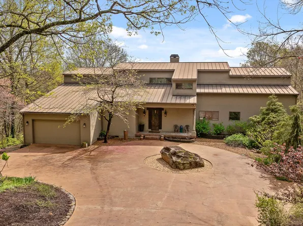 1544 Greer Ln, Signal Mountain, TN 37377