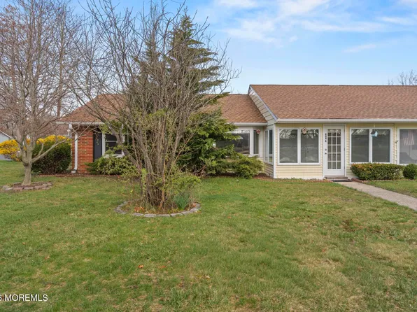 404A Picardy Court, Lakewood, NJ 08701