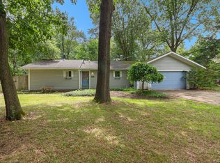 8825 River Valley Rd, Brighton, MI 48116