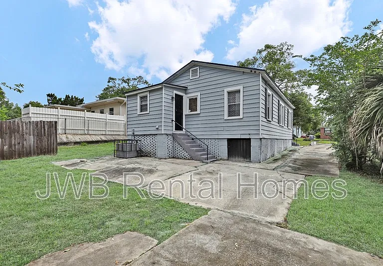 7124 Lorain St — Photo 19