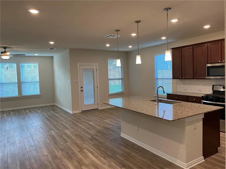 3421 Charade Dr — Photo 4