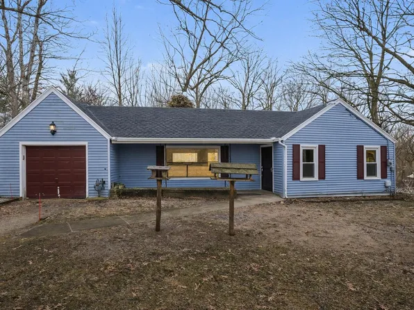 982 Woodworth St NE, Grand Rapids, MI 49525