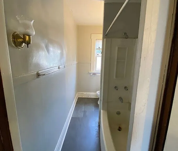 84 E Norwich Ave — Photo 10