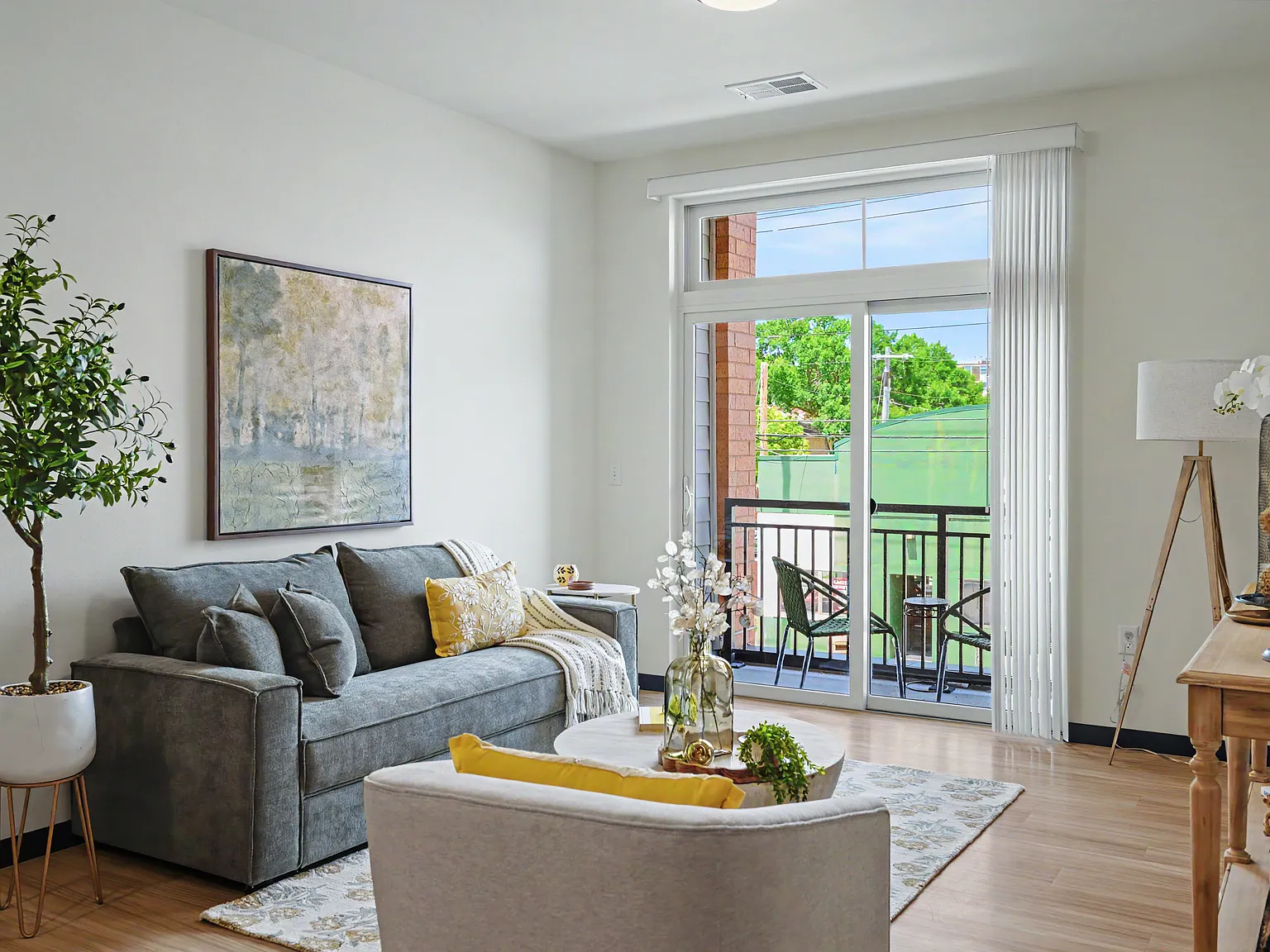 Vicino Apartments — Photo 2