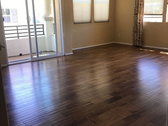 2nd image of 5053 Plaza Promenade