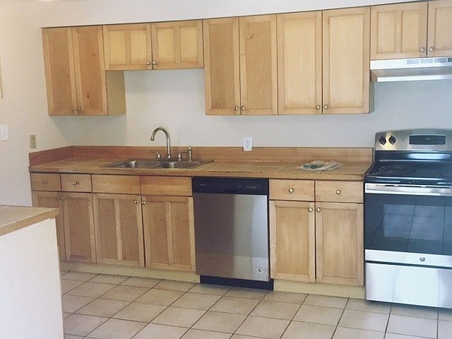 Kitchen w/New Stainless Steel Appliances