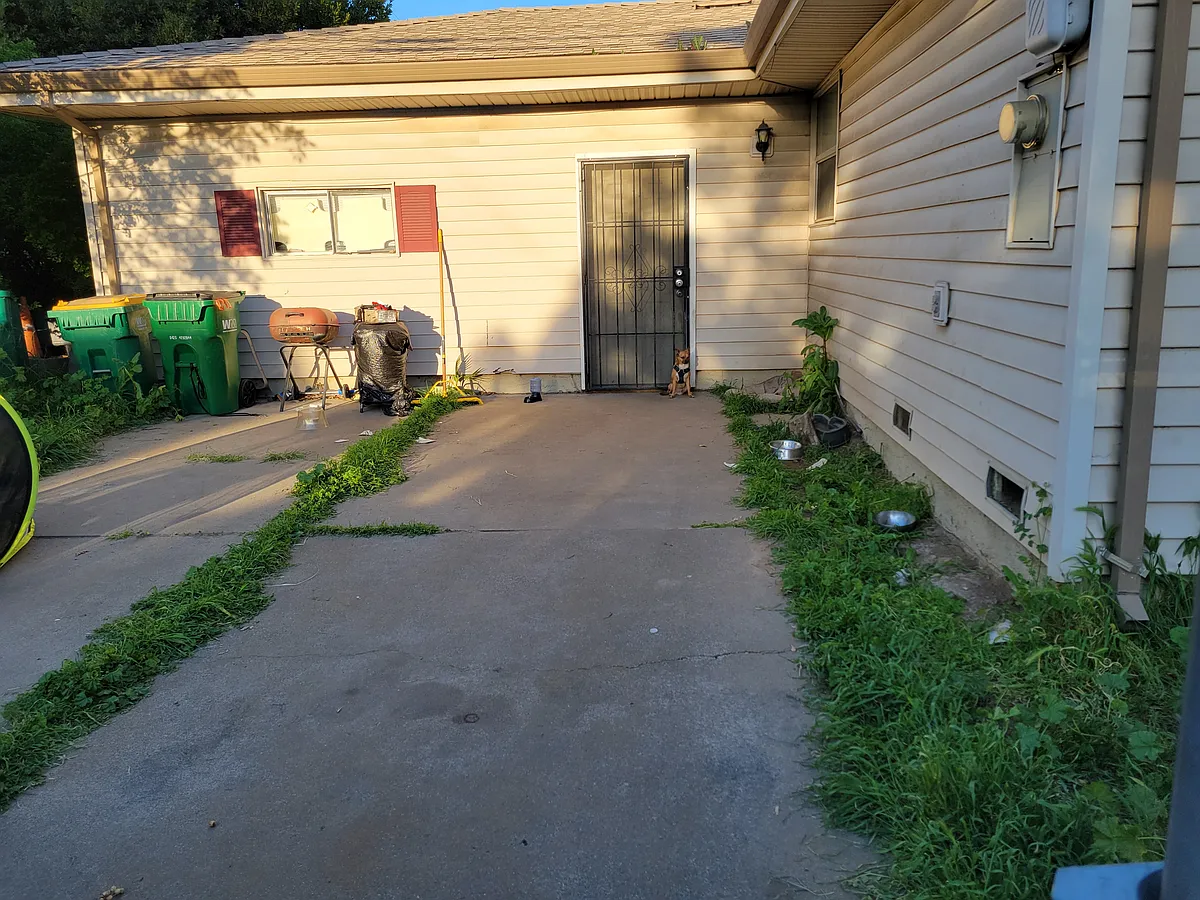 Building Photo - 1701 E Scotts Ave