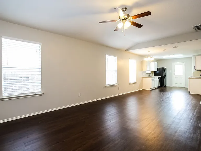20106 Leafpark Ln — Photo 4