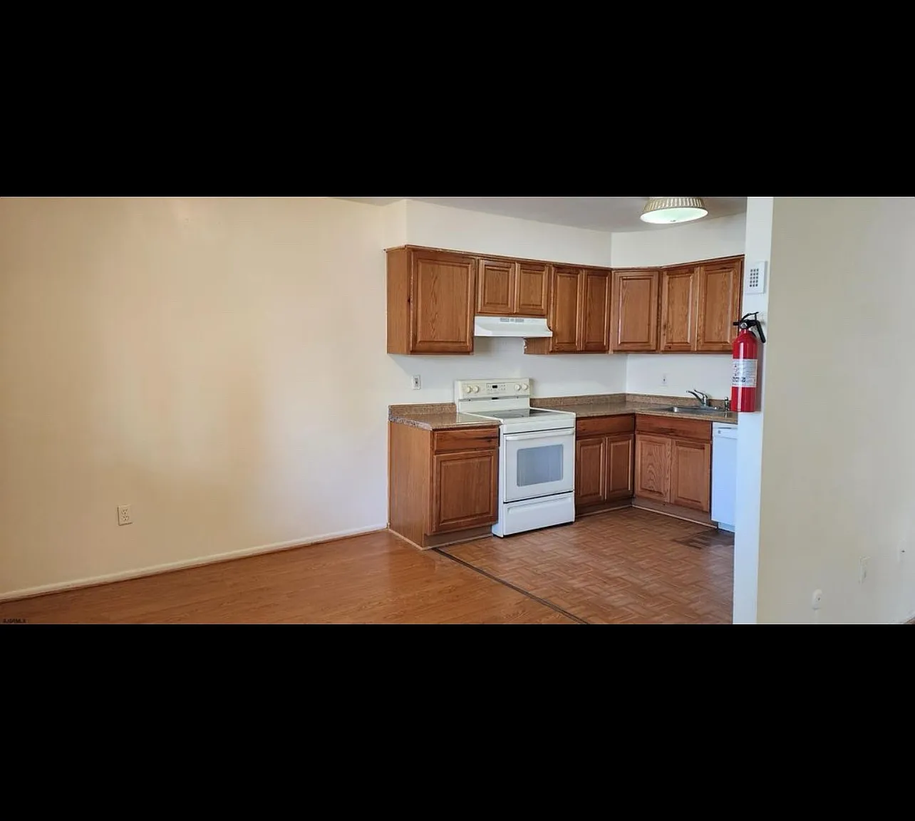 2 bed, 956 sqft, $1,900 — Photo 3
