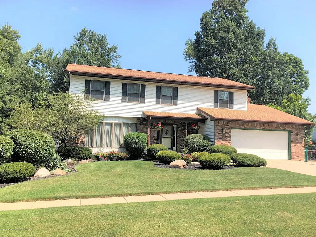 5626 Woodstock Dr photo 1