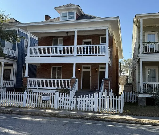 2235 Whitaker St — Photo 2