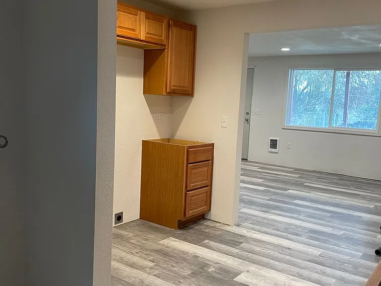 1190 N Mountain View Rd — Photo 8