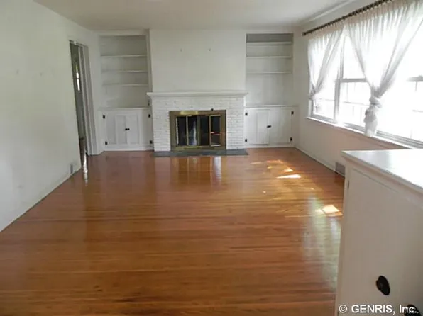 129 Spruce Ln, Rochester, NY 14622