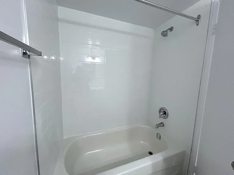 17 Coldwater Rd W — Photo 12