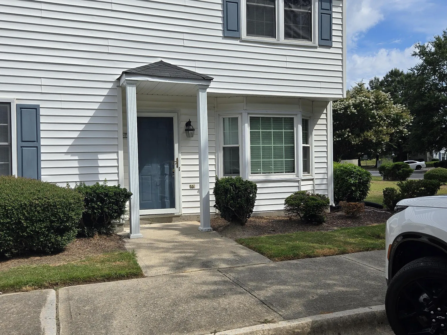 2 bed, 1.5 bath, 1042 sqft, $1,000 — Photo 1