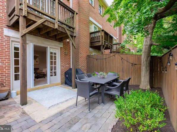 2115 N Lincoln St, Arlington, VA 22207