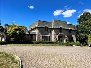 39 The Oval, Staten Island, NY 10304