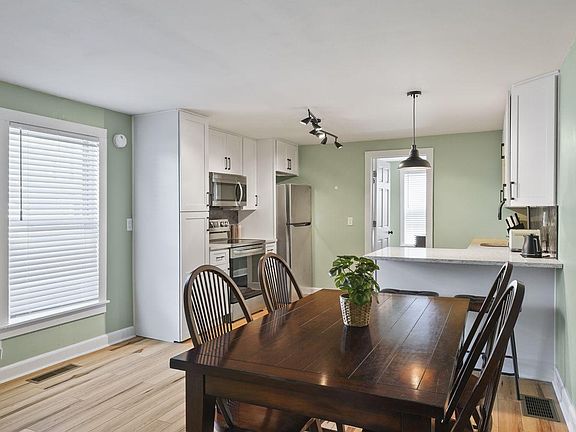 Full kitchen