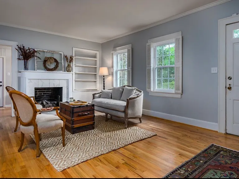 2904 Stratford Rd — Photo 1
